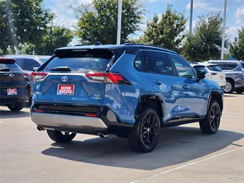 2023 Toyota RAV4 Hybrid SE