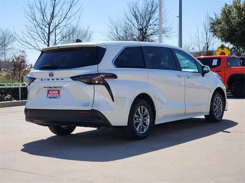 2024 Toyota Sienna XLE
