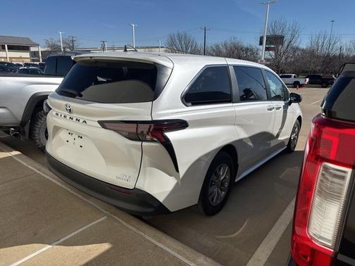 2024 Toyota Sienna XLE