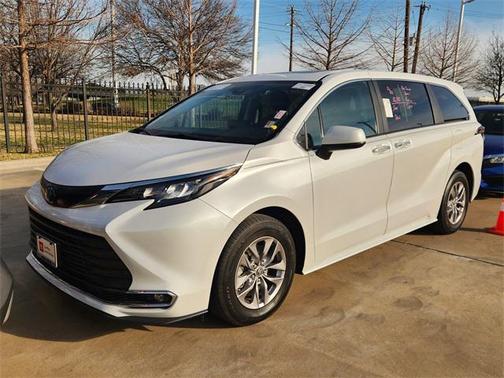 2024 Toyota Sienna XLE