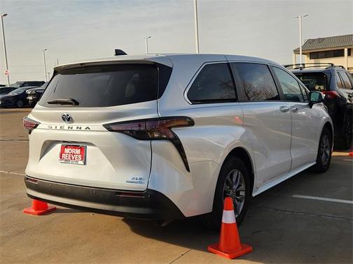 2024 Toyota Sienna XLE