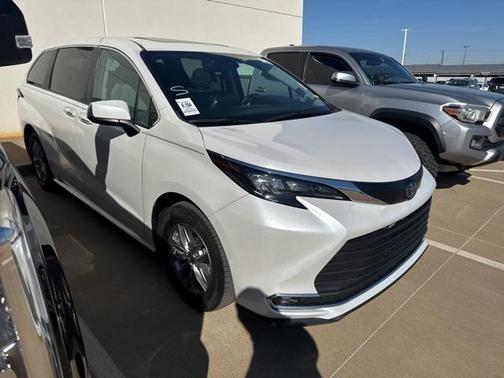 2024 Toyota Sienna XLE