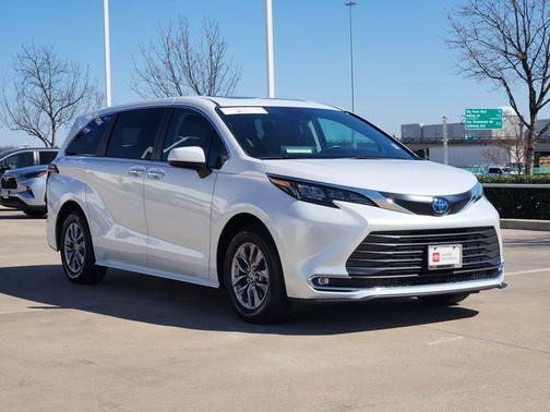 2024 Toyota Sienna XLE