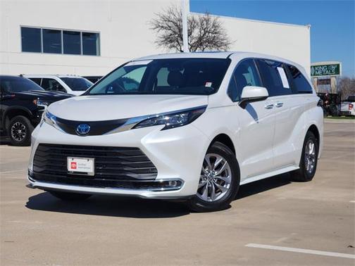 2024 Toyota Sienna XLE