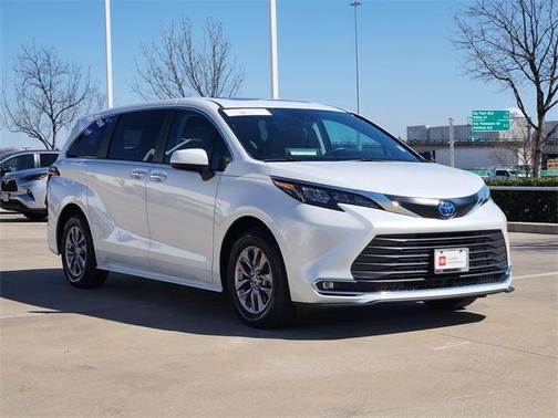 2024 Toyota Sienna XLE