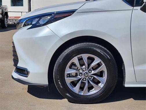 2024 Toyota Sienna XLE