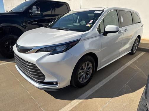 2024 Toyota Sienna XLE