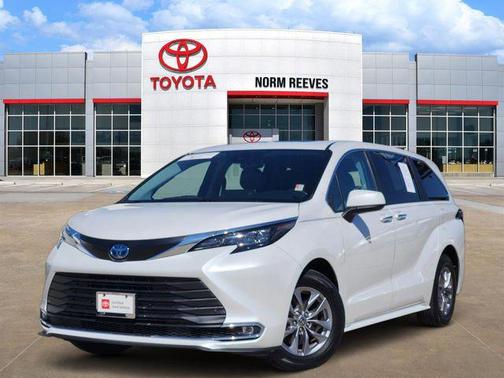 2024 Toyota Sienna XLE