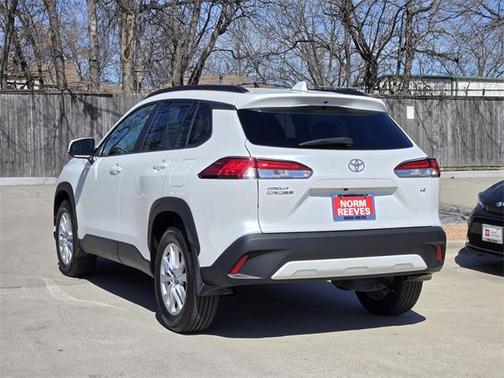 2024 Toyota Corolla Cross LE