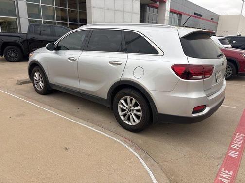Sparkling Silver 2020 Kia Sorento LX