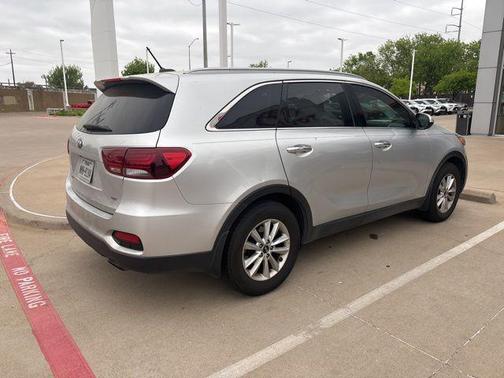 Sparkling Silver 2020 Kia Sorento LX