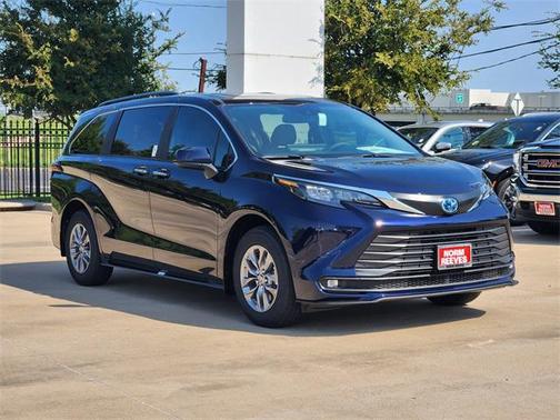 2025 Toyota Sienna XLE 8 Passenger