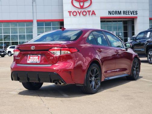 Pearl 2023 Toyota Corolla SE