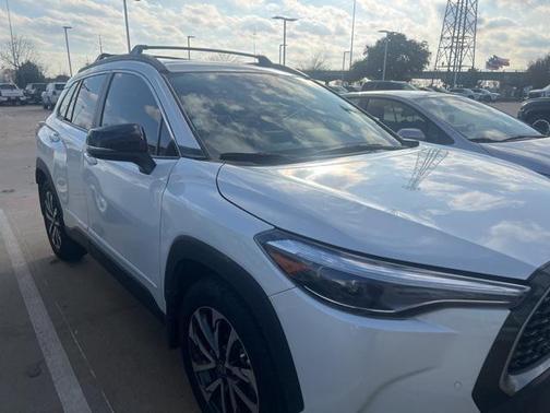 2025 Toyota Corolla Cross XLE