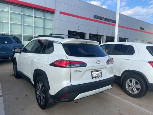 2025 Toyota Corolla Cross XLE