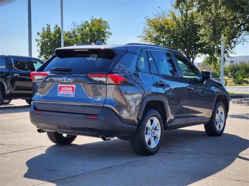 2021 Toyota RAV4 Hybrid XLE