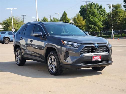2022 Toyota RAV4 Hybrid XLE