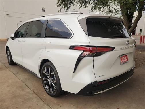 2025 Toyota Sienna Platinum 7 Passenger