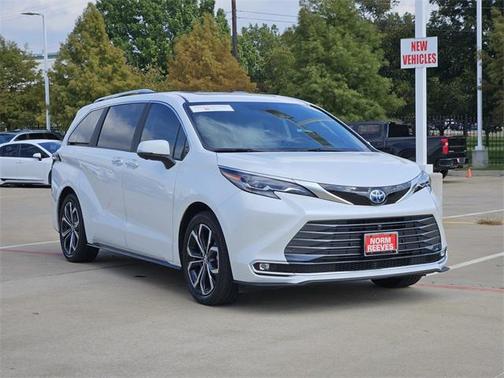 2025 Toyota Sienna Platinum 7 Passenger