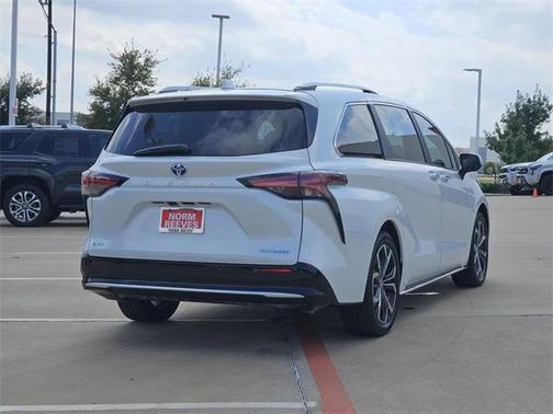 2025 Toyota Sienna Platinum 7 Passenger