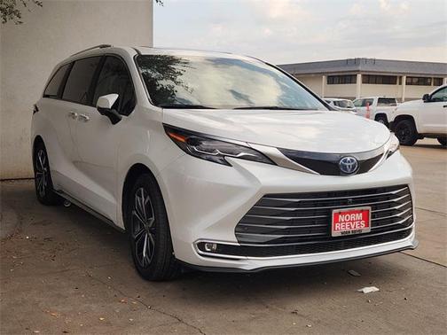 2025 Toyota Sienna Platinum 7 Passenger