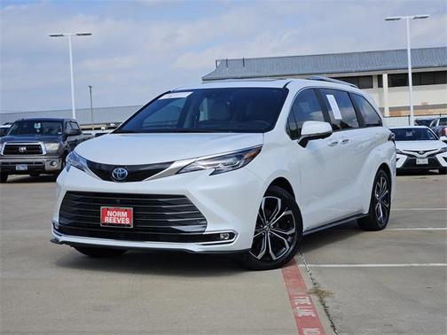 2025 Toyota Sienna Platinum 7 Passenger