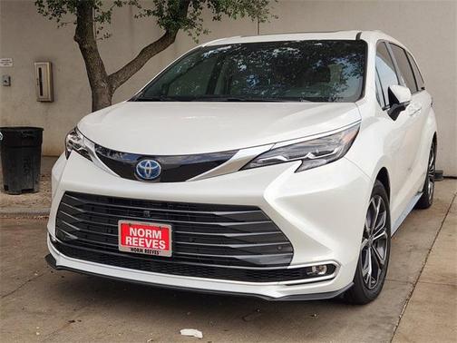 2025 Toyota Sienna Platinum 7 Passenger