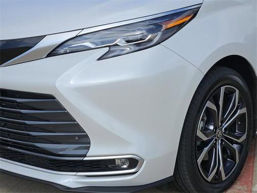 2025 Toyota Sienna Platinum 7 Passenger