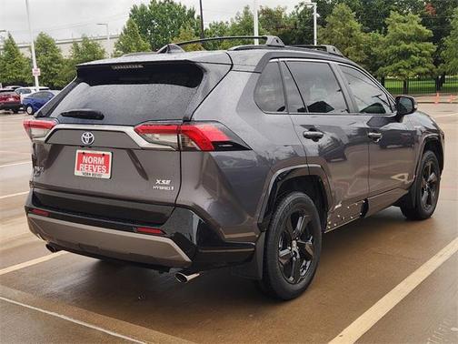 2021 Toyota RAV4 Hybrid SE