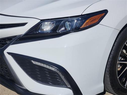 Ice Cap 2023 Toyota Camry SE