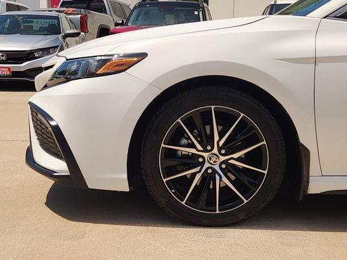 Ice Cap 2023 Toyota Camry SE