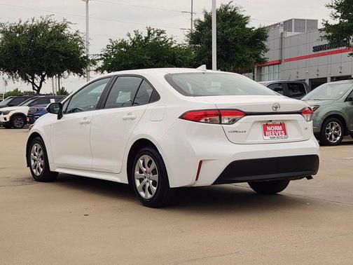 Ice Cap 2024 Toyota Corolla LE