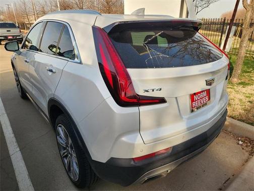 2022 Cadillac XT4 Premium Luxury