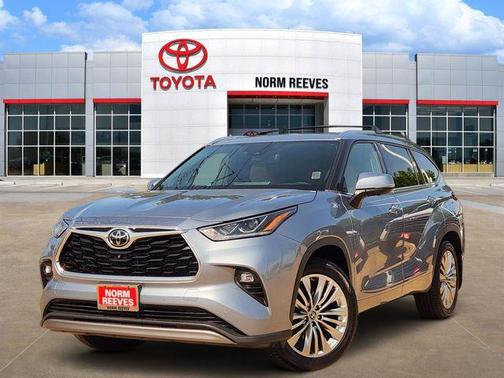 Moon Dust 2023 Toyota Highlander Platinum
