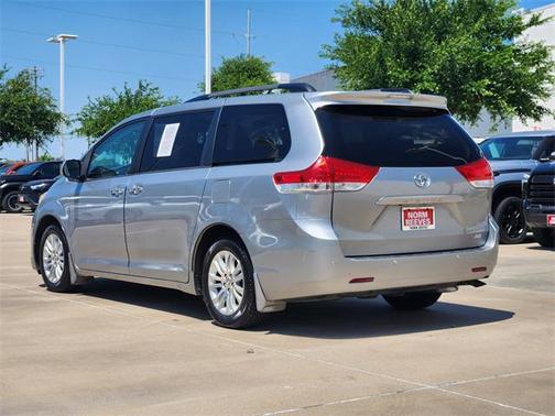 2014 Toyota Sienna XLE