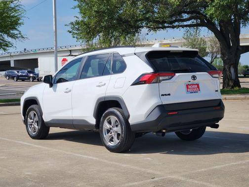 Ice Cap 2025 Toyota RAV4 XLE