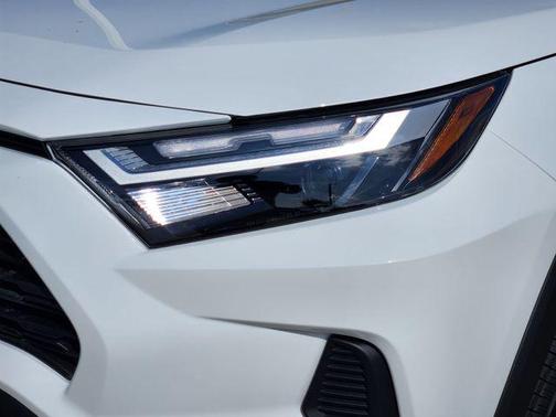 Ice Cap 2025 Toyota RAV4 XLE