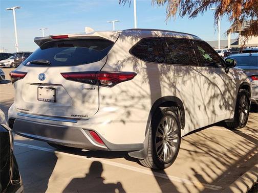 2021 Toyota Highlander Hybrid Platinum