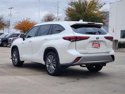 2021 Toyota Highlander Hybrid Platinum
