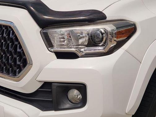 Super White 2019 Toyota Tacoma TRD Sport