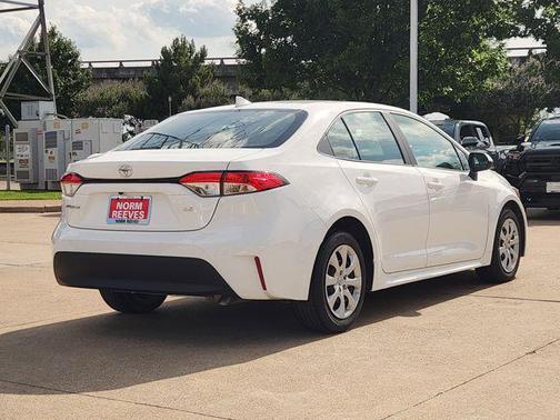 Ice Cap 2024 Toyota Corolla LE