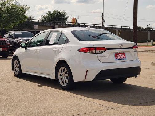 Ice Cap 2024 Toyota Corolla LE