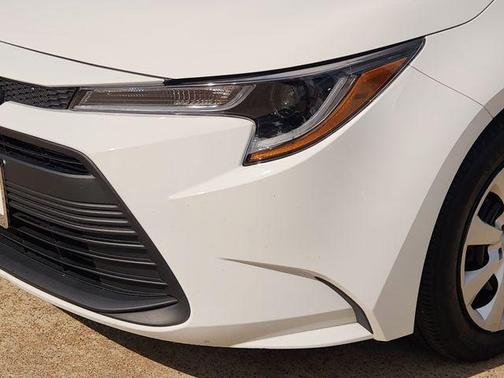Ice Cap 2024 Toyota Corolla LE