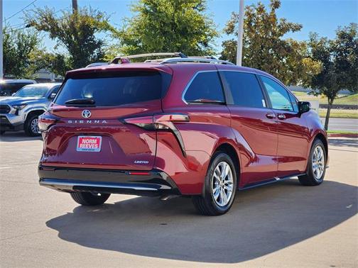2025 Toyota Sienna Limited 7-Passenger