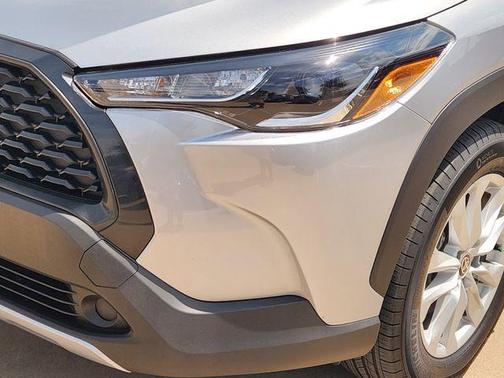 Sonic Silver 2024 Toyota Corolla Cross LE