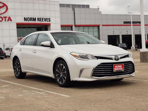 Blizzard Pearl 2018 Toyota Avalon XLE