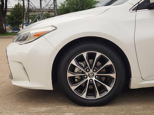 Blizzard Pearl 2018 Toyota Avalon XLE