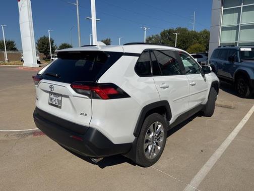 2024 Toyota RAV4 XLE Premium