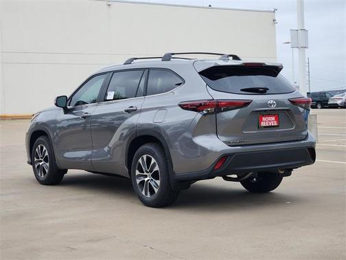 2025 Toyota Highlander XLE