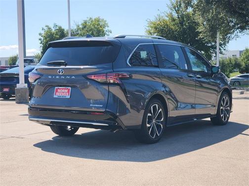 2025 Toyota Sienna Platinum 7 Passenger